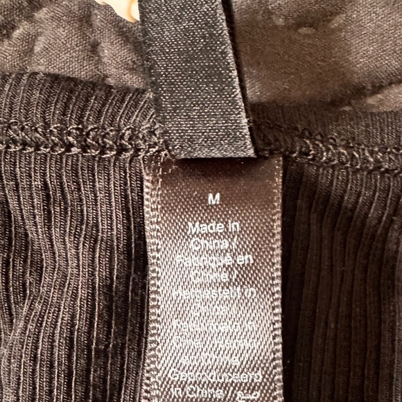 NWT ! SKIMS Black soft lounge lace tank with lace bralette! Size medium - Picture 7 of 7